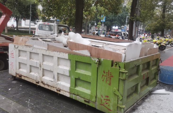 重慶主城拆除出渣